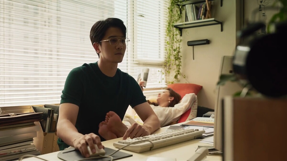 劉亦菲用腳挑逗彭冠英的親密戲超酥麻