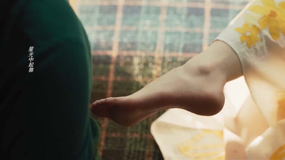 劉亦菲用腳挑逗彭冠英的親密戲超酥麻