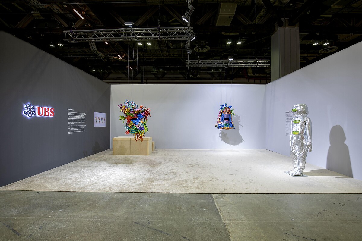 ART SG藝博會2024瑞銀藝術空間現場：艾柯&middot;努格羅荷，《養護心中的晨曦》，2023年。&copy; Eko Nugroho。