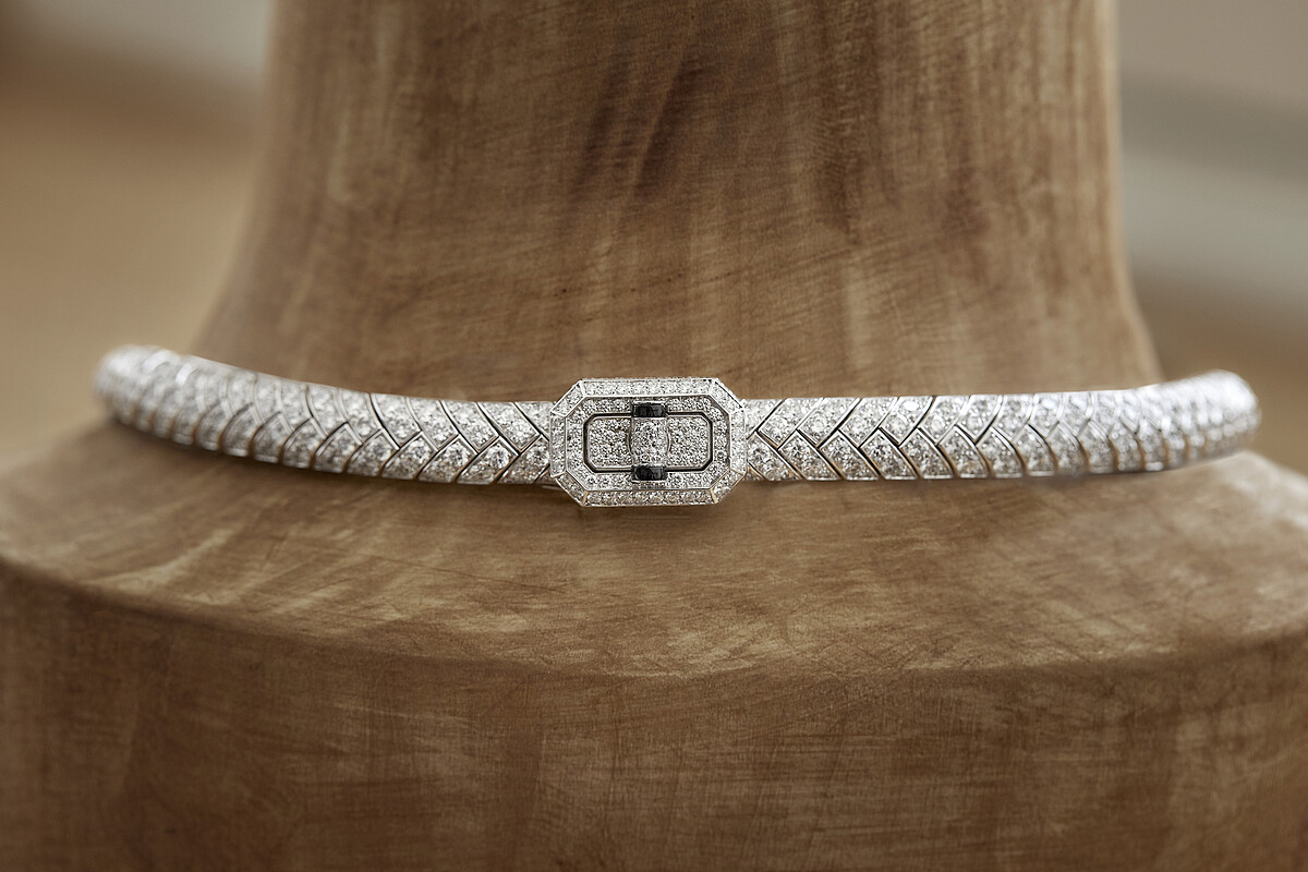 Graphic Line 項鍊背面