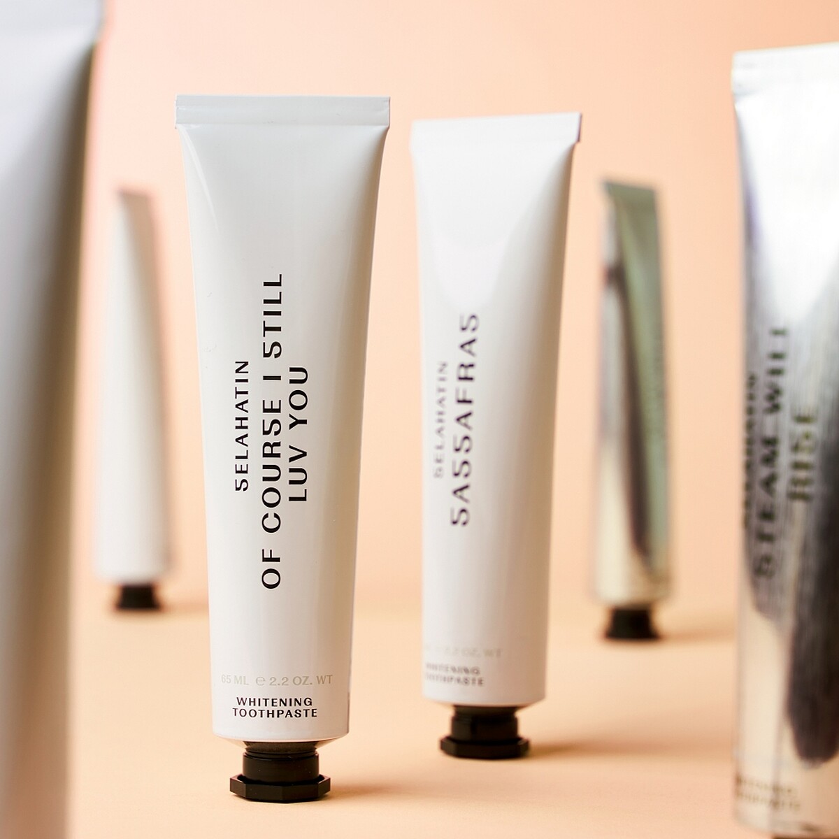 SELAHATIN全系列香氛美白牙膏於瑞士製造，純素、拒絕動物實驗，採用可再回收的鋁製管狀包裝，實踐美學理念與環境永續堅持(圖片提供10X)。