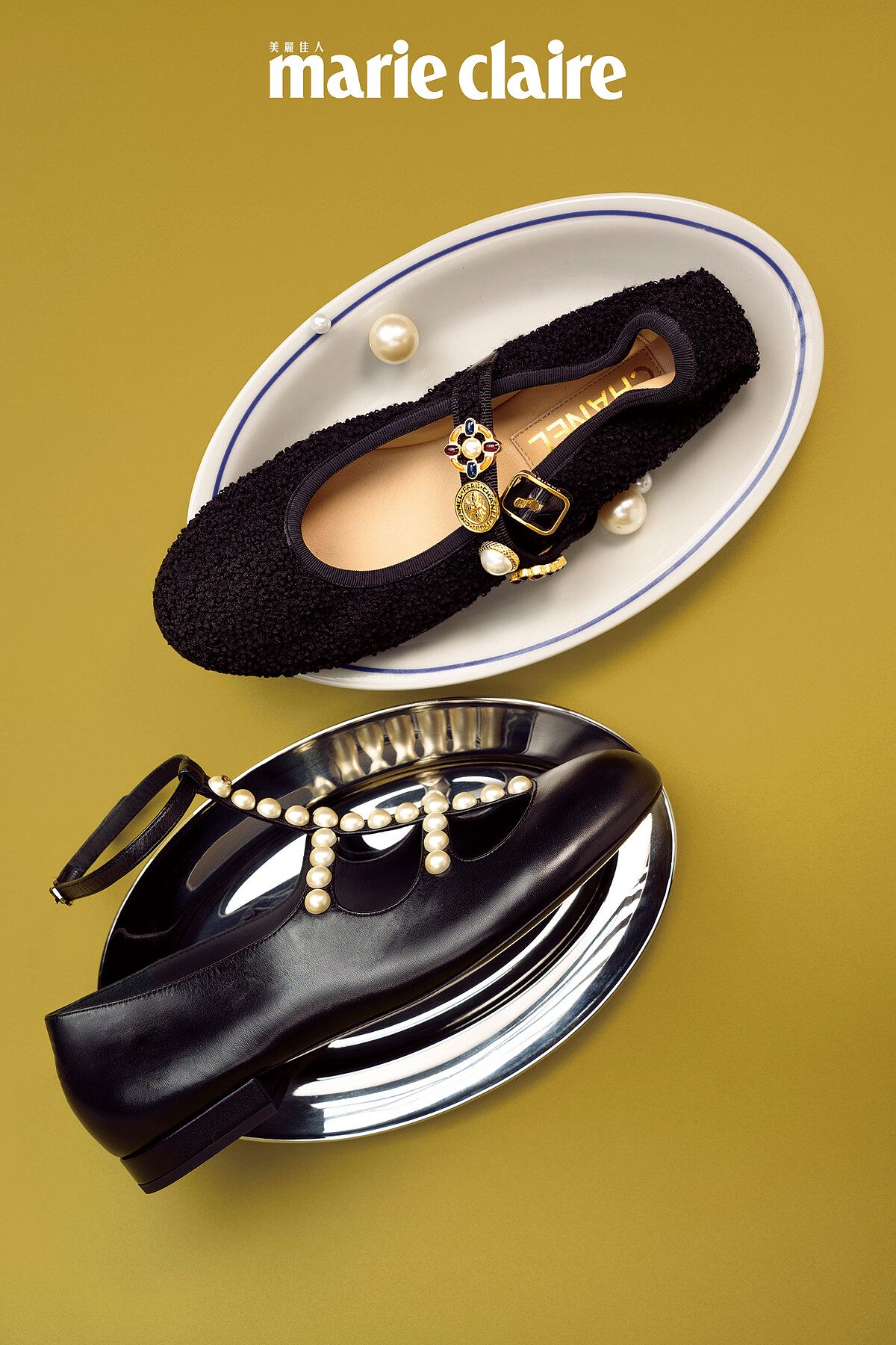 黑色斜紋軟呢瑪莉珍鞋；黑色飾以幻象珍珠皮革瑪莉珍鞋，Both by Chanel。