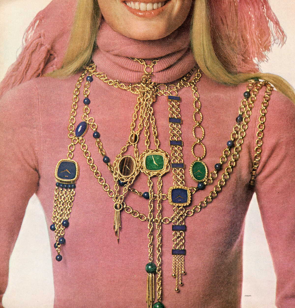 古董畫報，模特兒配戴PIAGET Swinging Sautoir Watch