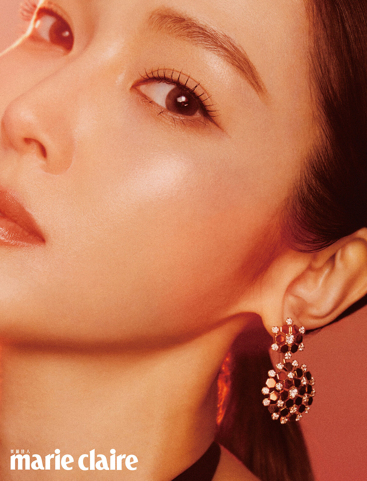 Bee My Love 18K玫瑰金鑲嵌明亮式切割鑽石耳環， Chaumet。