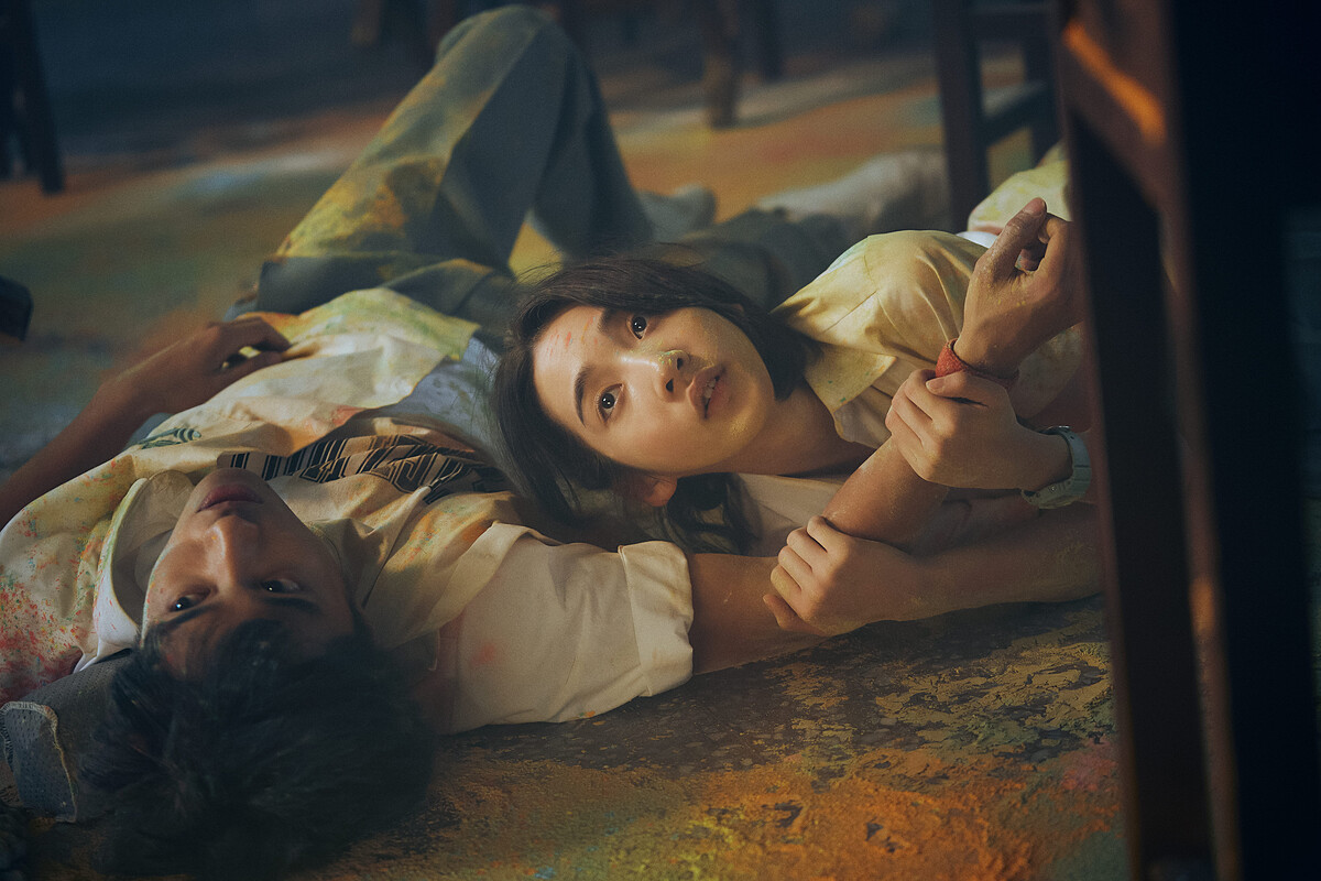 《夏日的檸檬草》李沐（右）與婁峻碩有場在粉筆灰中打鬥的戲碼