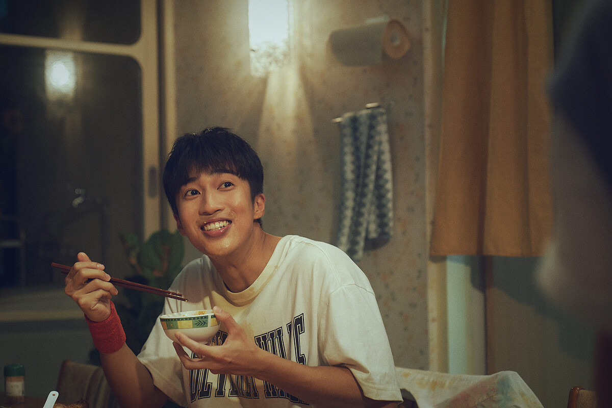 《夏日的檸檬草》婁峻碩在片中有許多貪吃搶食戲，他有場戲猛吃便當吃到差點吐