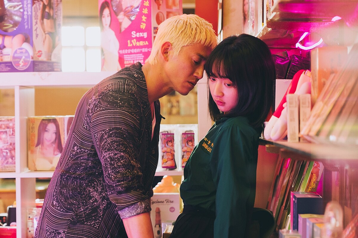 李沐在《塑膠花》被吳慷仁霸氣壁咚