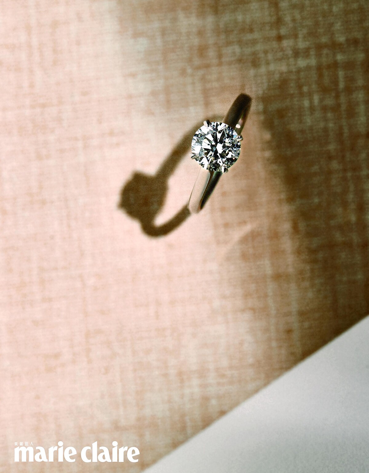 1895系列圓形明亮式切割鑽石戒指，Cartier。