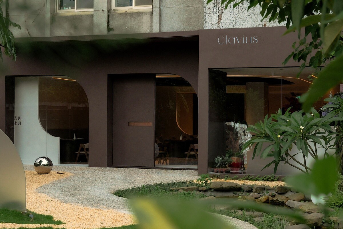 蔬食餐廳「雲川水月」在籌備兩年之久後終於開幕，餐廳位於台北富錦街。