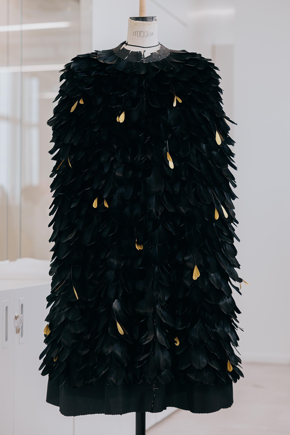 極致的精采細節，都可在服裝上窺見。