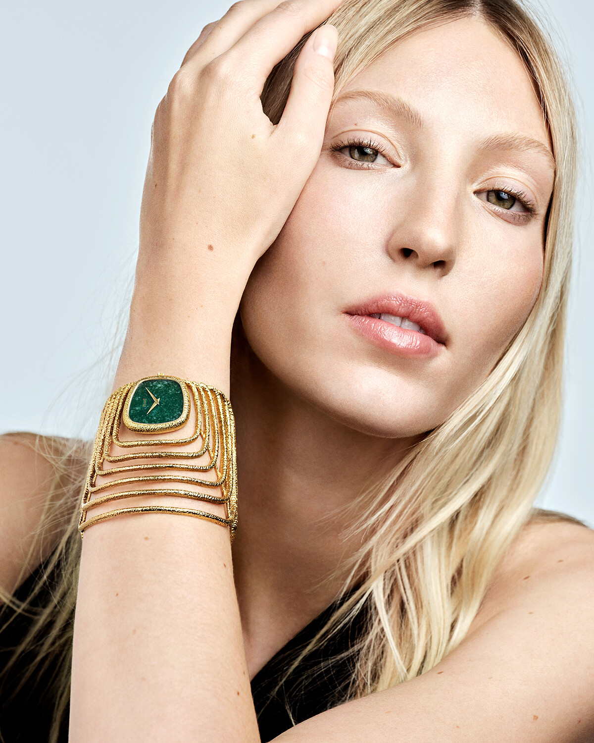 PIAGET Brand Face形象代表Ella Richard配戴古董手鐲腕錶