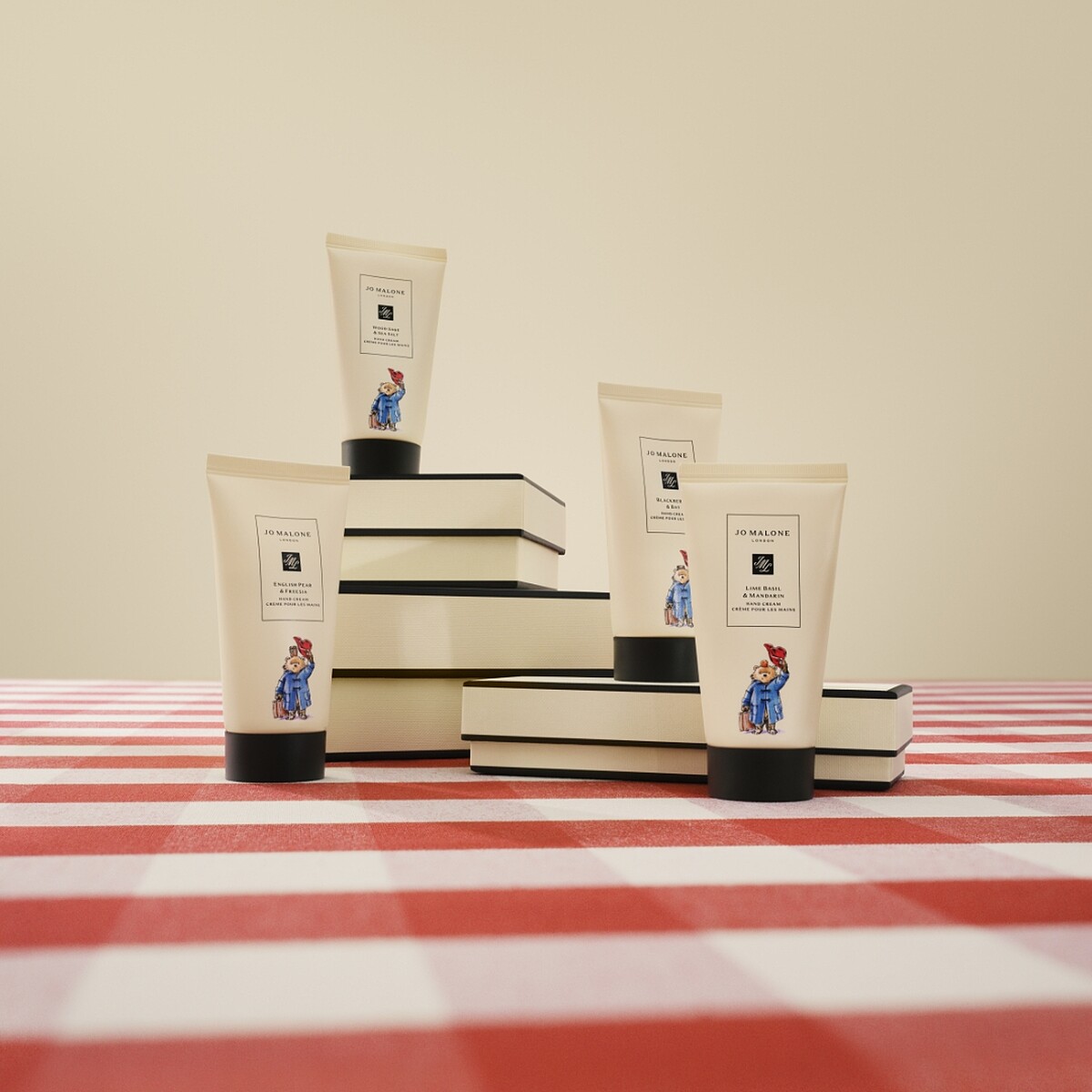 Jo Malone London限量柏靈頓熊香氛護手霜50ml，NT1,600(LINE禮物獨家販售)