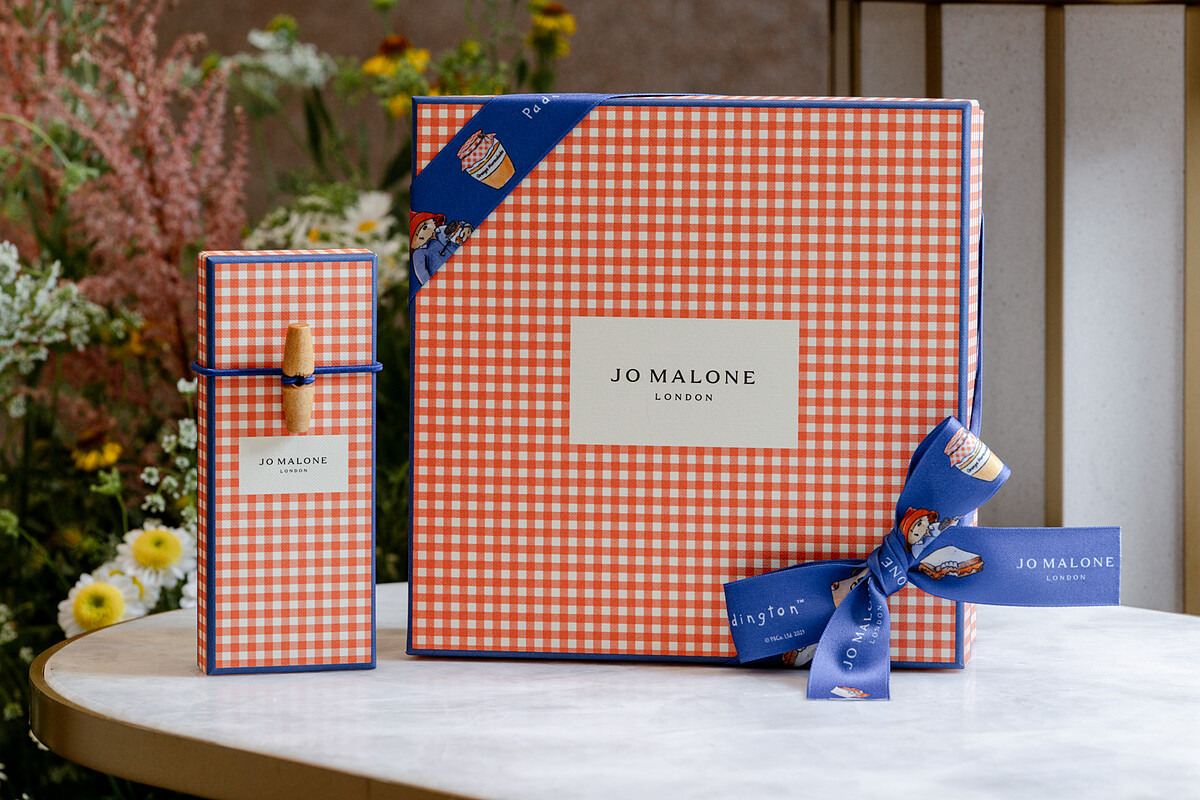 Jo Malone London限量柏靈頓熊格紋盒。