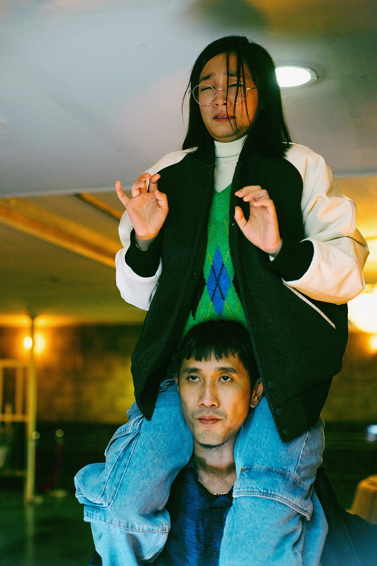 王淨（上）在《鬼才之道》中飾演一事無成的菜鳥鬼引共鳴