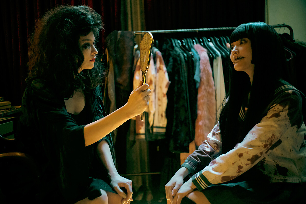 張榕容（左）在《鬼才之道》中飾演從光鮮亮麗的鬼后退居成為落魄沒人關注的鬼