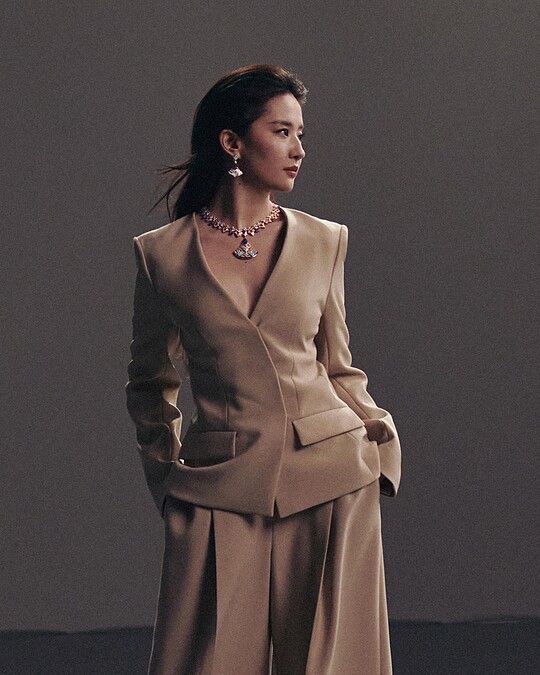 寶格麗全球品牌代言人劉亦菲演繹最新品牌形象廣告ETERNALLY REBORN_名人幕後照