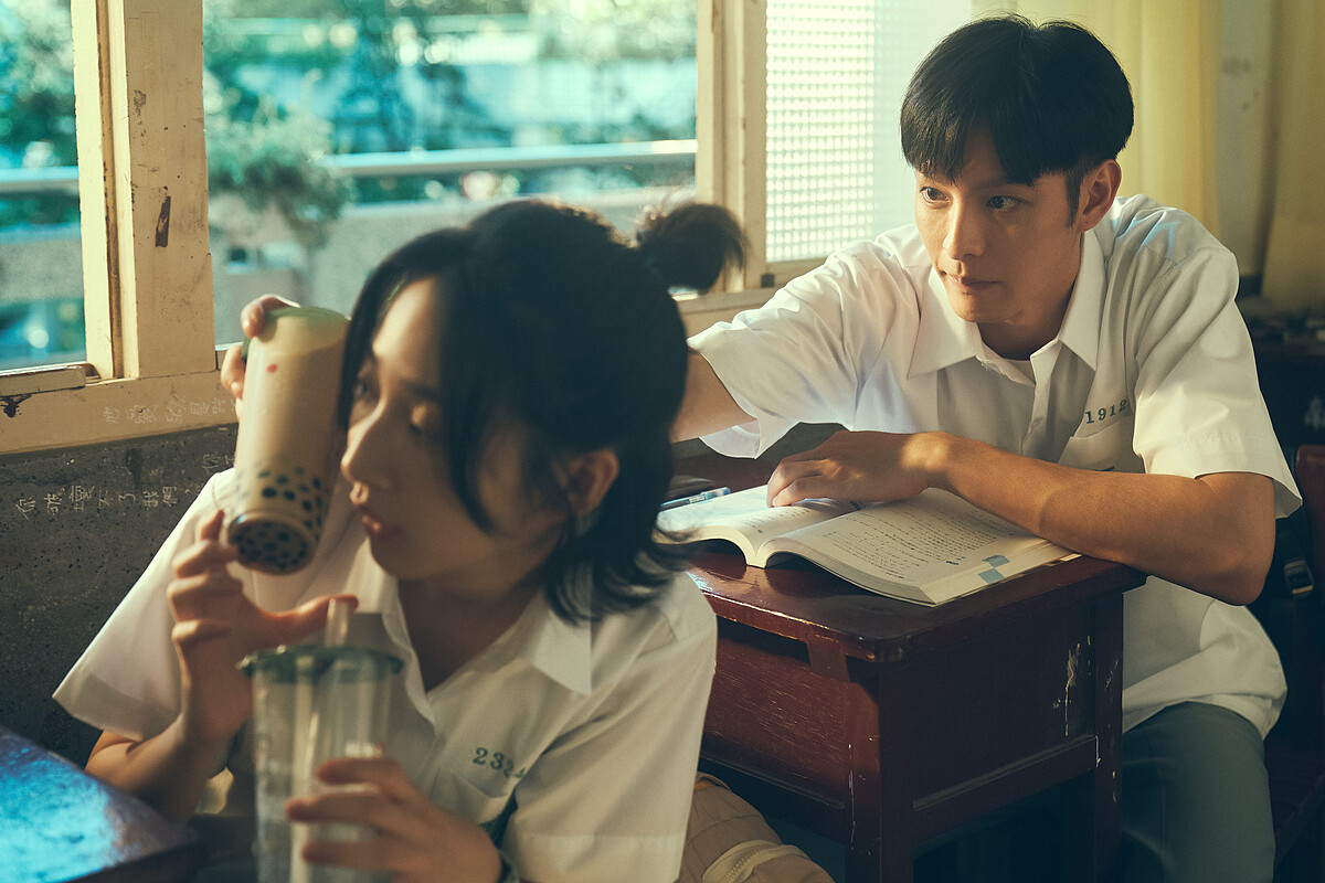 《夏日的檸檬草》李沐和曹佑寧有著兩小無猜的曖昧情愫。