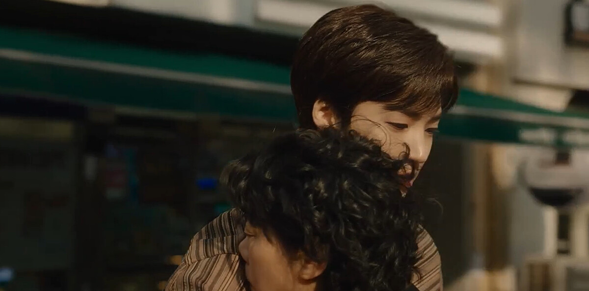 高原一點也不怕林順會變身，抱住她當作掩護