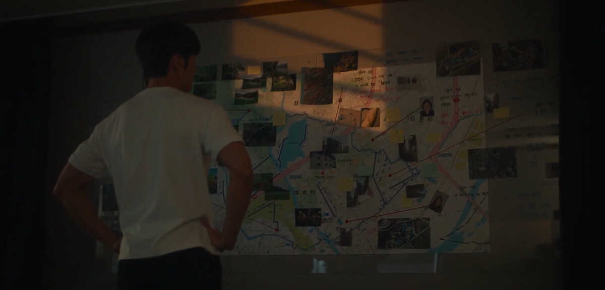 桂志雄家裡的調查牆