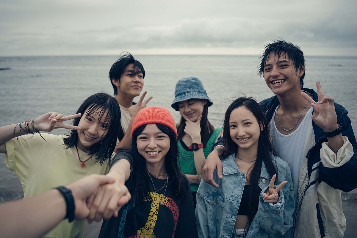 《誰是被害者：第2季》逃家少年團朱勻甄（前排左起）、陳姸霏、蔡佳彤、劉宥慳（後排左起）、林宴慈、李恩佑合照