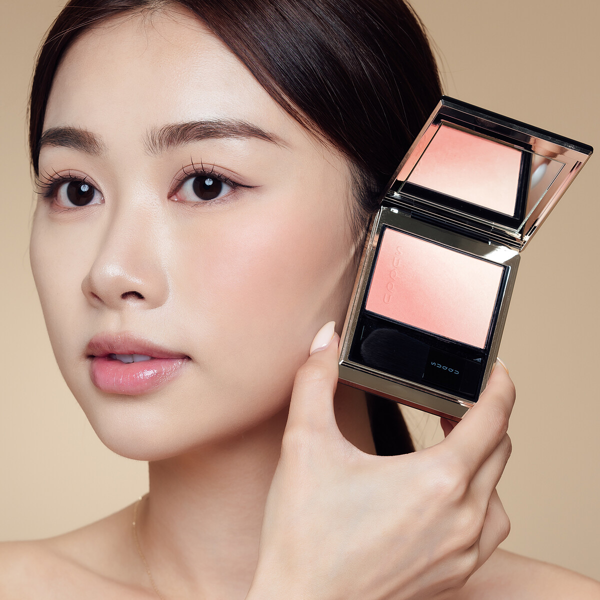 SUQQU晶采柔艷頰彩#01淡音AWAOTO試色。