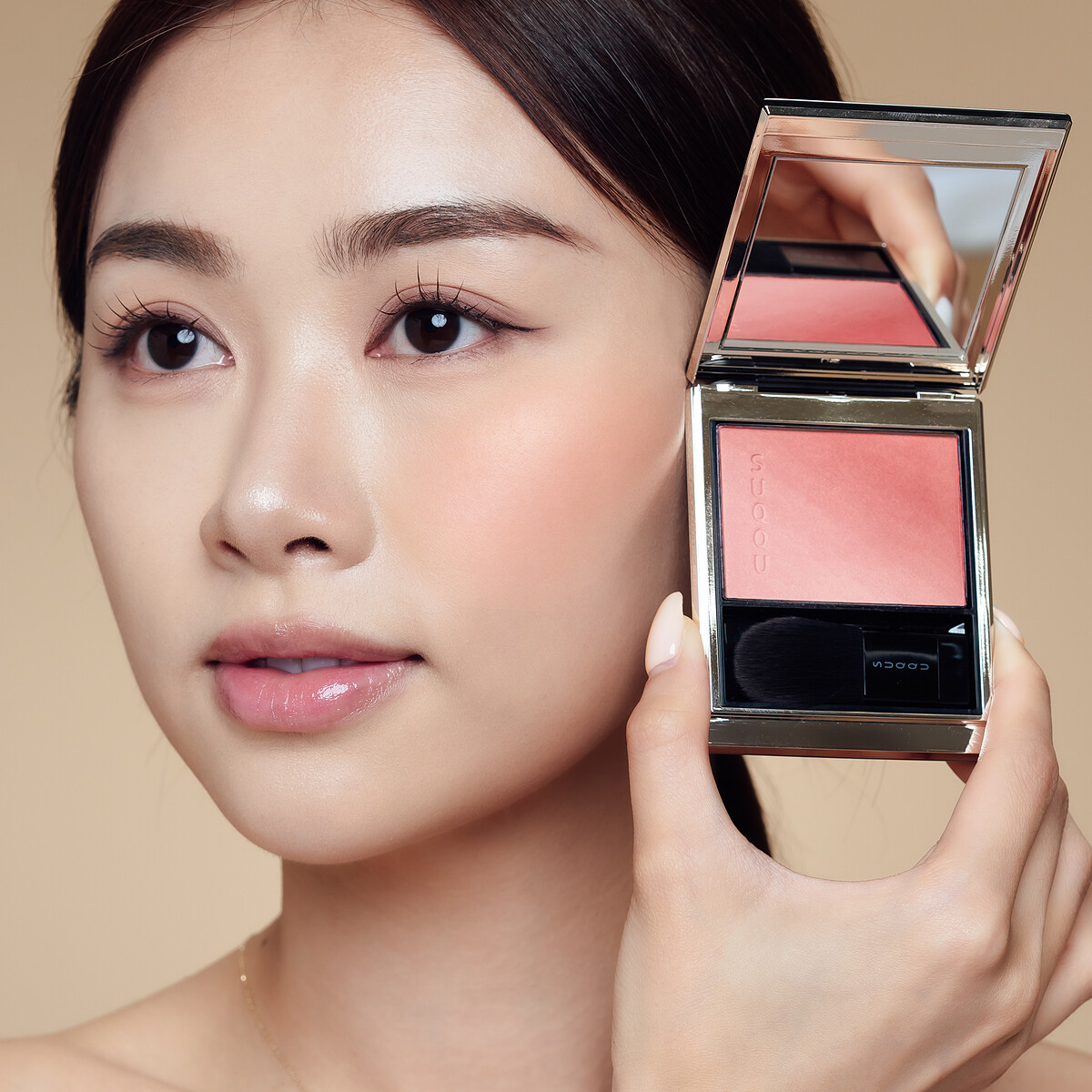 SUQQU晶采柔艷頰彩#04恋流KOINAGARE 試色。