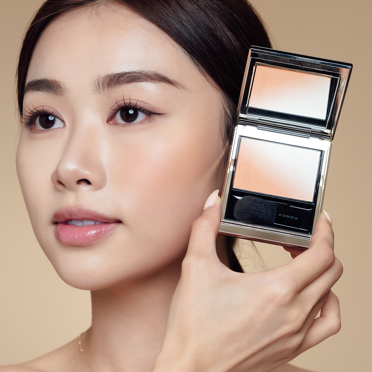 SUQQU晶采柔艷頰彩限定色#101羽風UFUU試色。