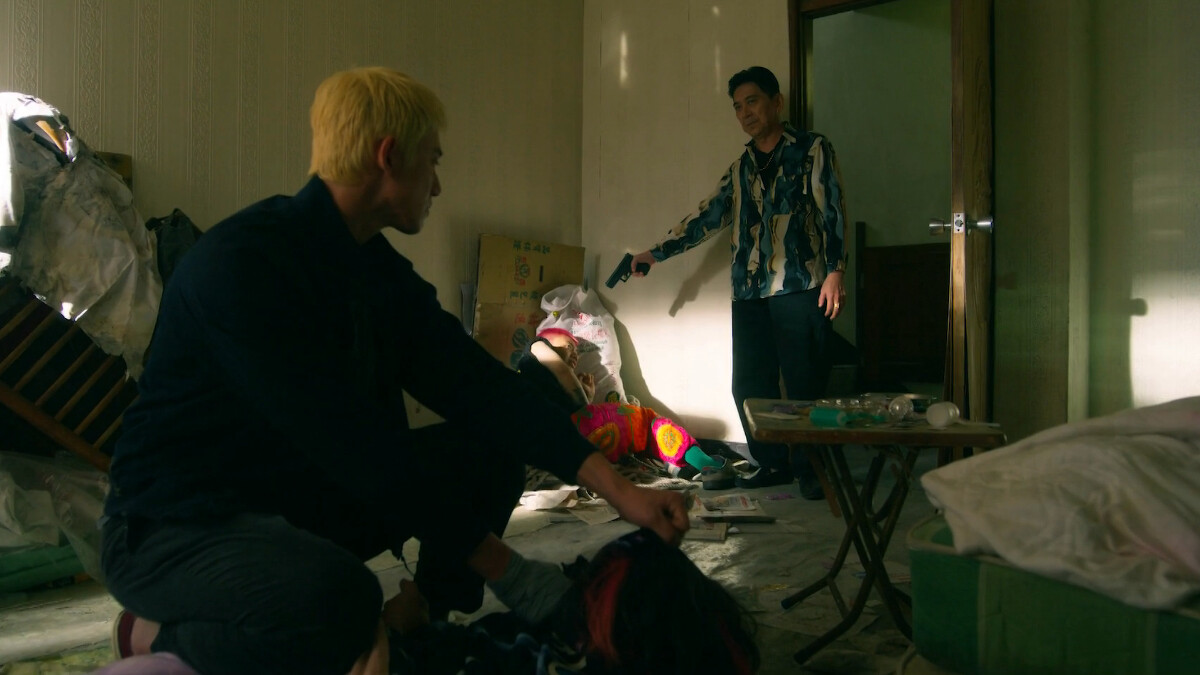 金勤與賴打逼問出虎哥與王美華的下落。