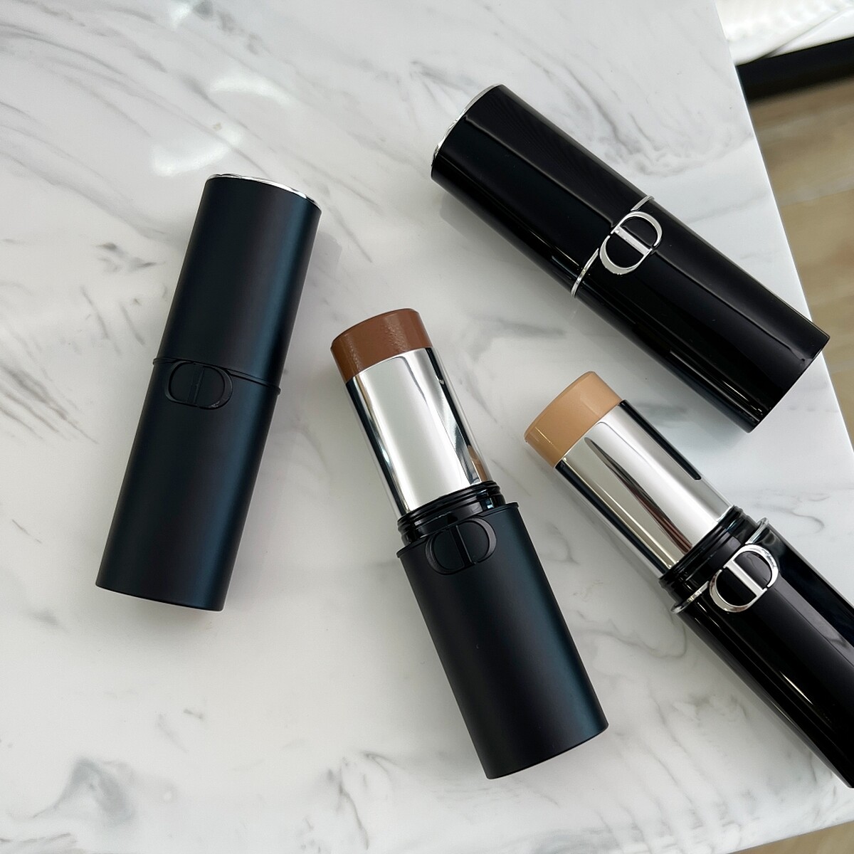 迪奧超完美持久修容棒(共3色)10g，NT2,350