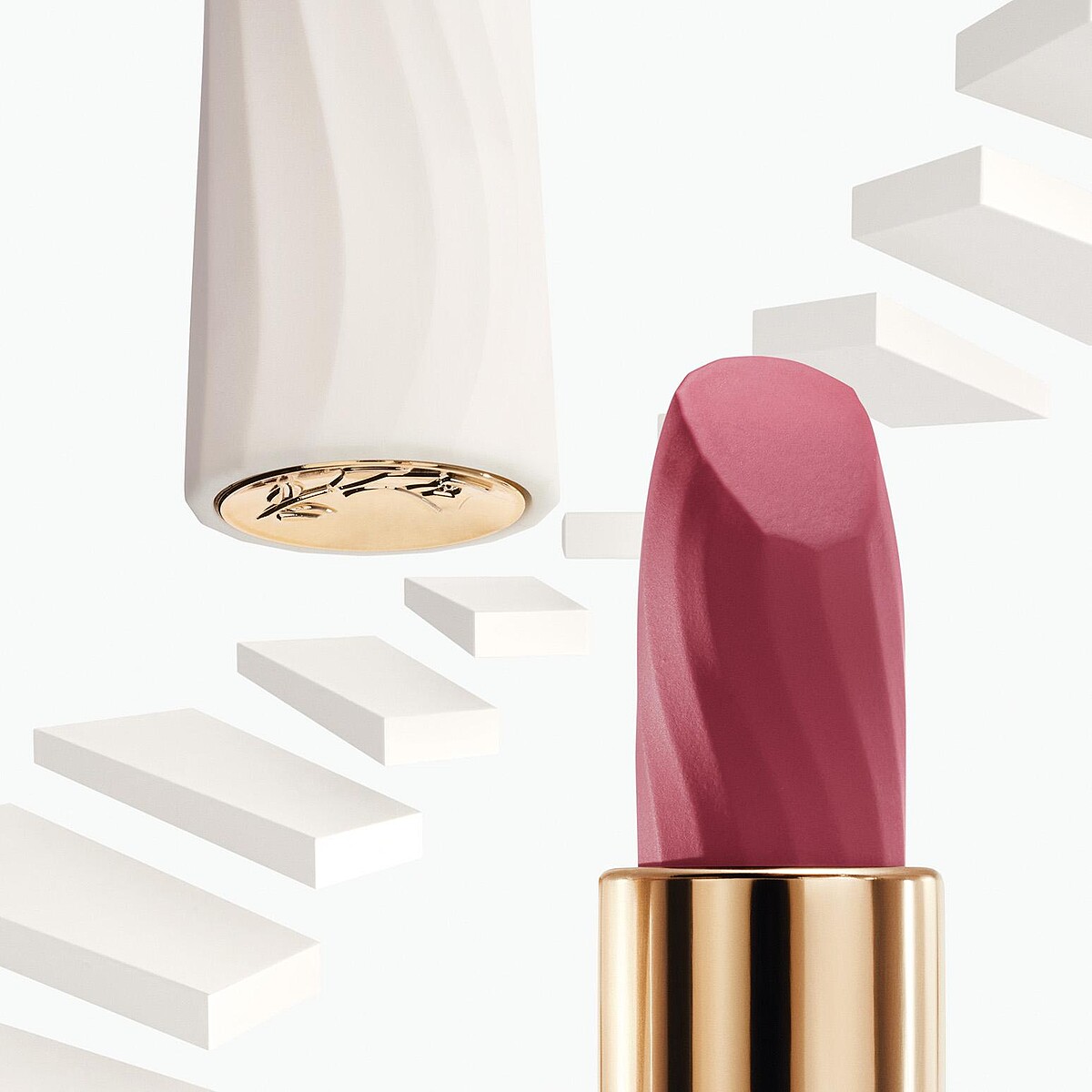 蘭蔻絕對完美柔霧唇膏2024七夕情人節限定版情境圖。