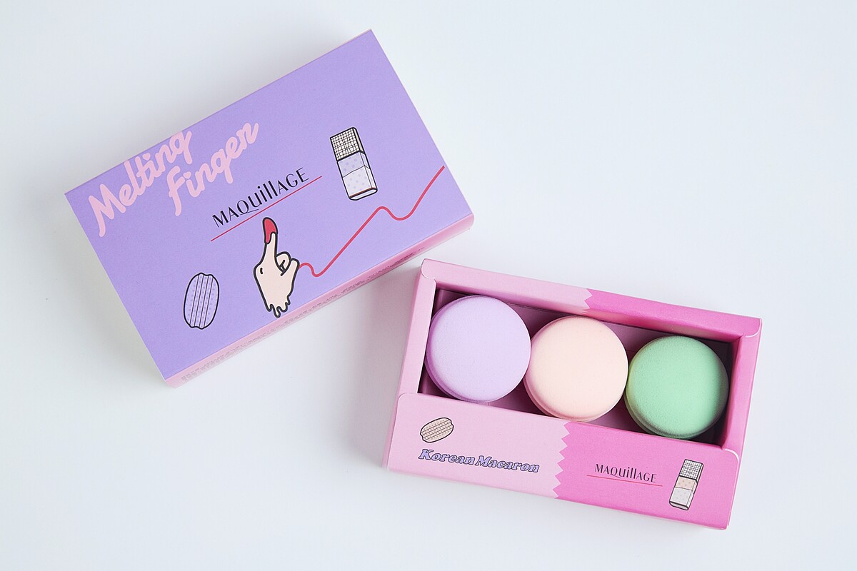 MAQuillAGE X Melting Finger馬卡龍美妝蛋盒 ，以超萌馬卡龍造型、同樣搭配星魅平衡持粧控粧前乳NEO 共三款獨家色選呈現。