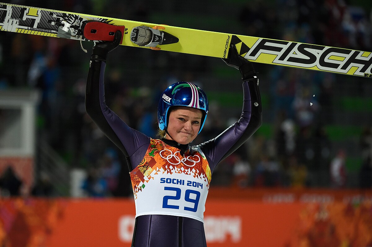 2014年索契冬奧會上，德國運動員 Carina Vogt 贏得女子跳台滑雪金牌。