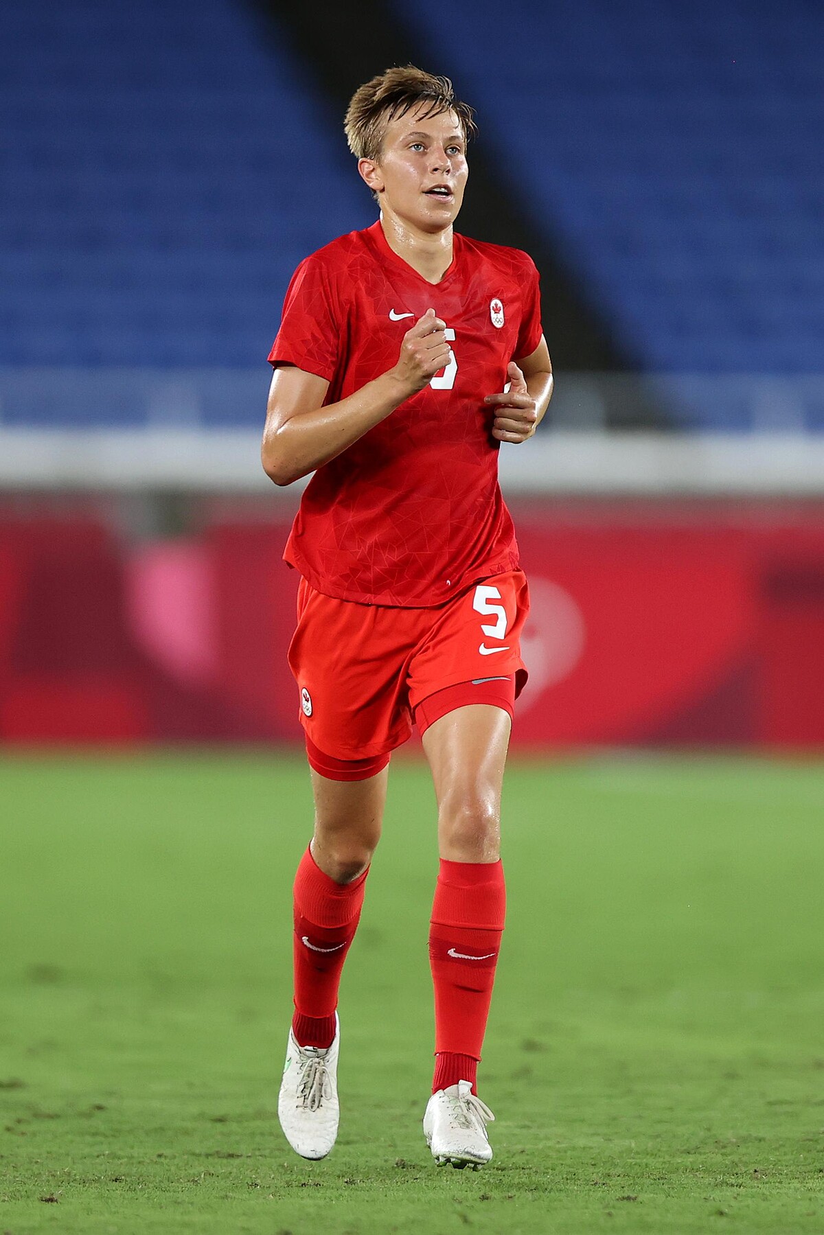 加拿大女子足球運動員 Quinn，在2020東京奧運上，成為首位贏得金牌的跨性別和非二元性別選手。