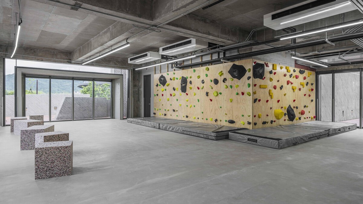 攀岩與滑板 Sport Climbing and Skateboarding。