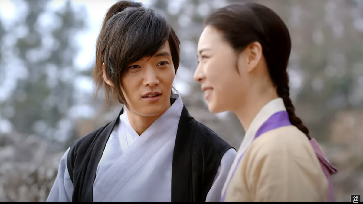 修練千年的山神崔振赫(左)在喜歡人的面前就是純情小夥子