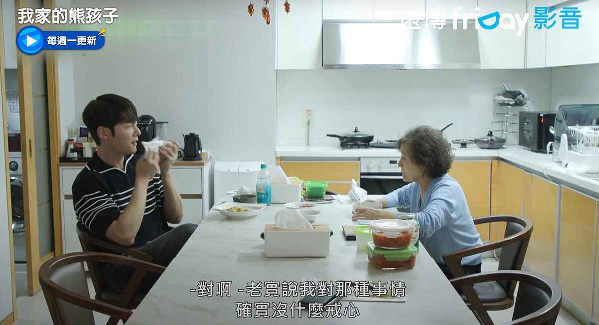 崔媽唸崔振赫不會守財，會賺錢有什麼用，崔振赫連續抽面紙擦汗，立刻被崔媽制止、罵浪費