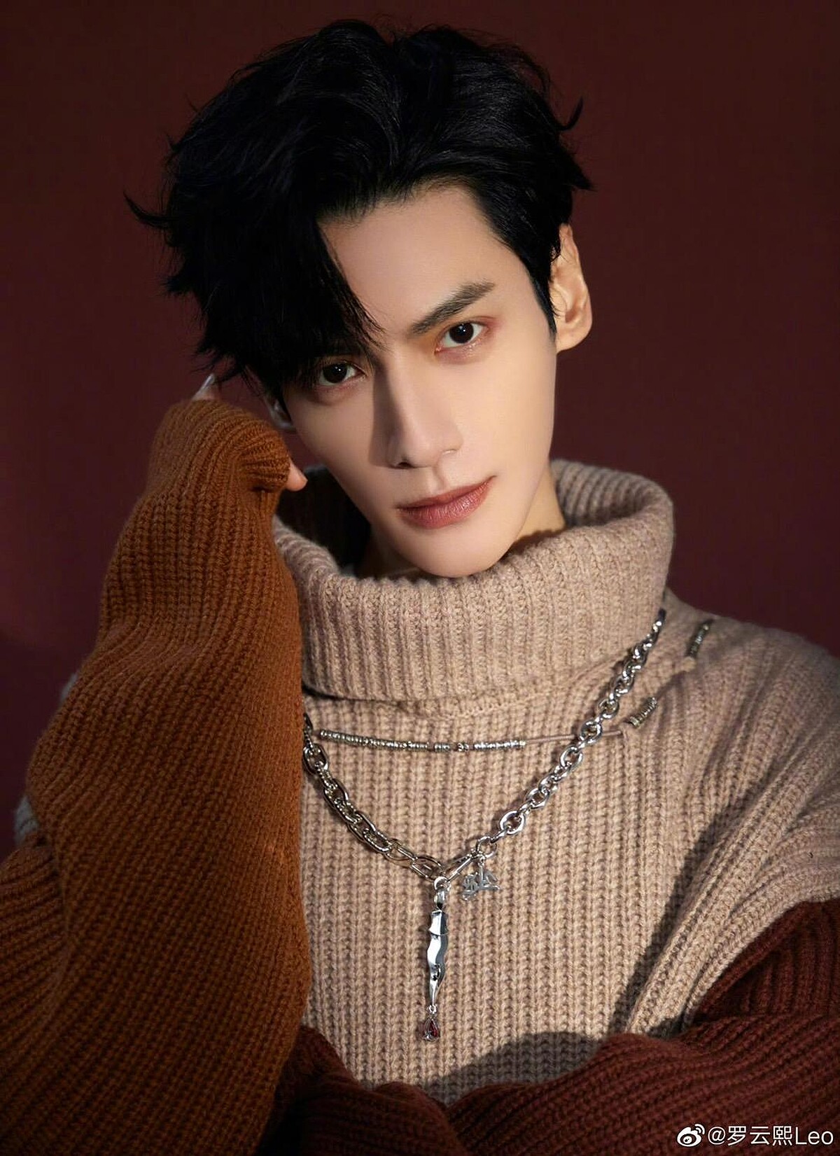 男團出身的羅雲熙，唱歌譜曲都在行。