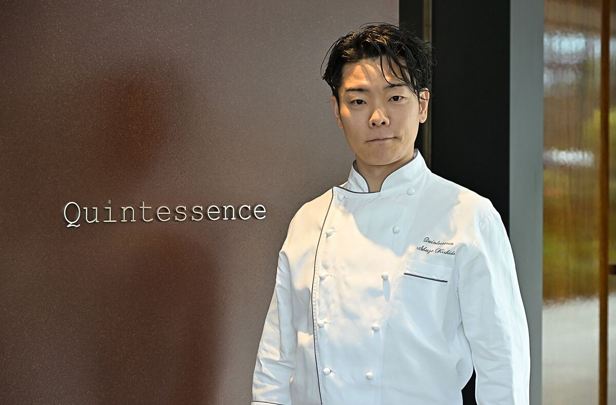 「Quintessence」餐廳主廚岸田周三（Shuzo Kishida）除了擔任廚藝指導，也是劇中尾花主廚的原型。