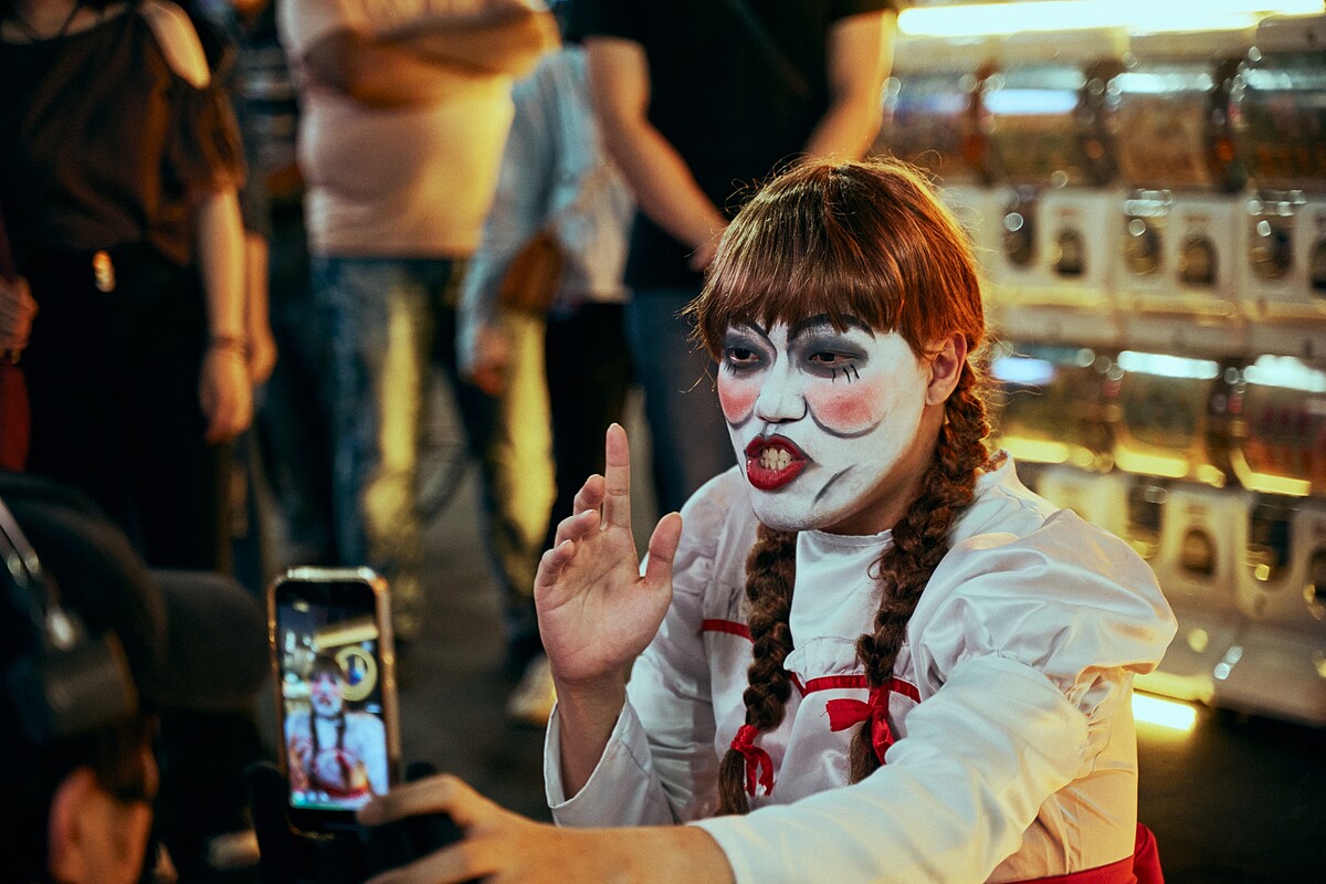 《都市懼集》胡椒頂著辮子假髮做直播