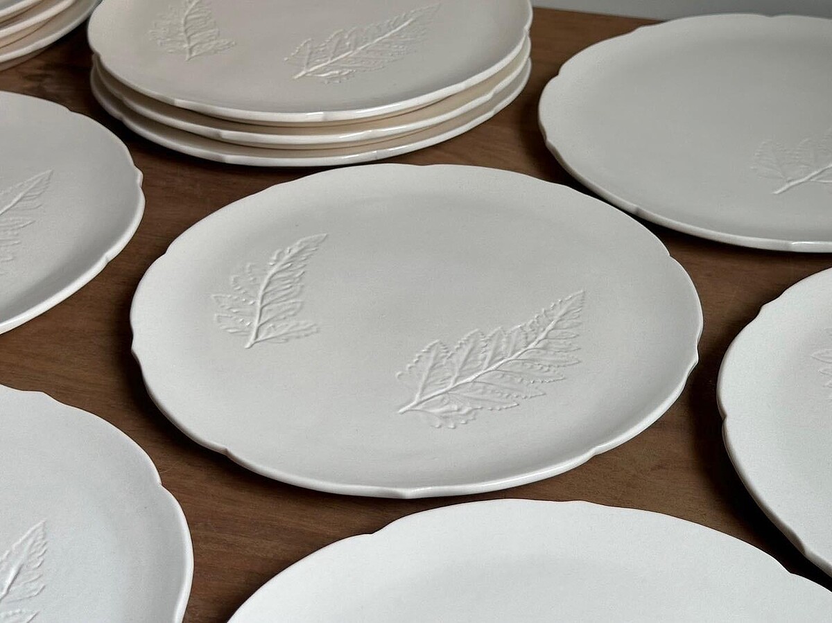 餐盤則使用高雄製陶工作室「除除 CHU CHU」的作品。