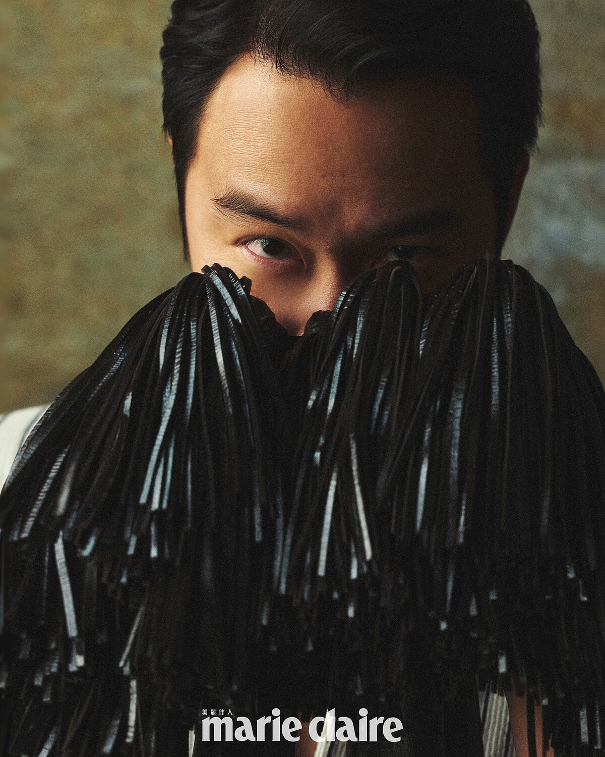 細條紋針織上衣、小羊皮流蘇綁帶裙，both by Bottega Veneta