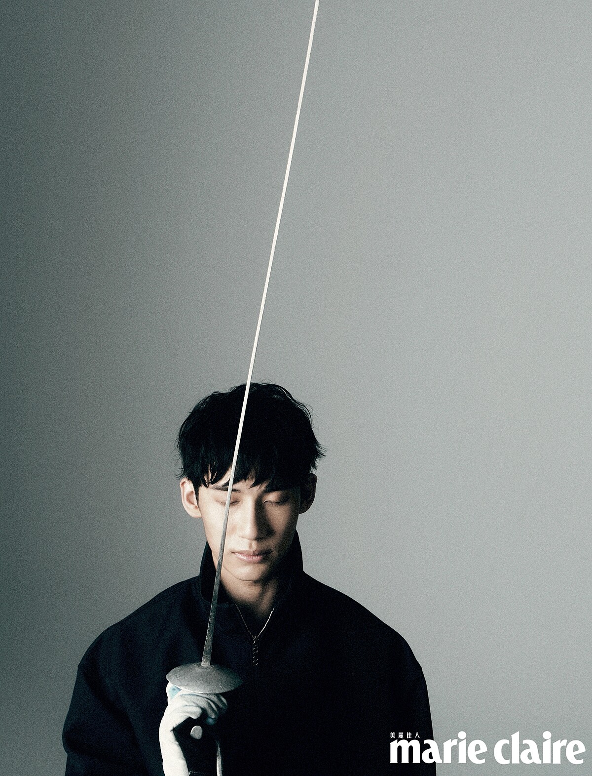 藍色羊毛刺繡拉鏈外套，Gucci。