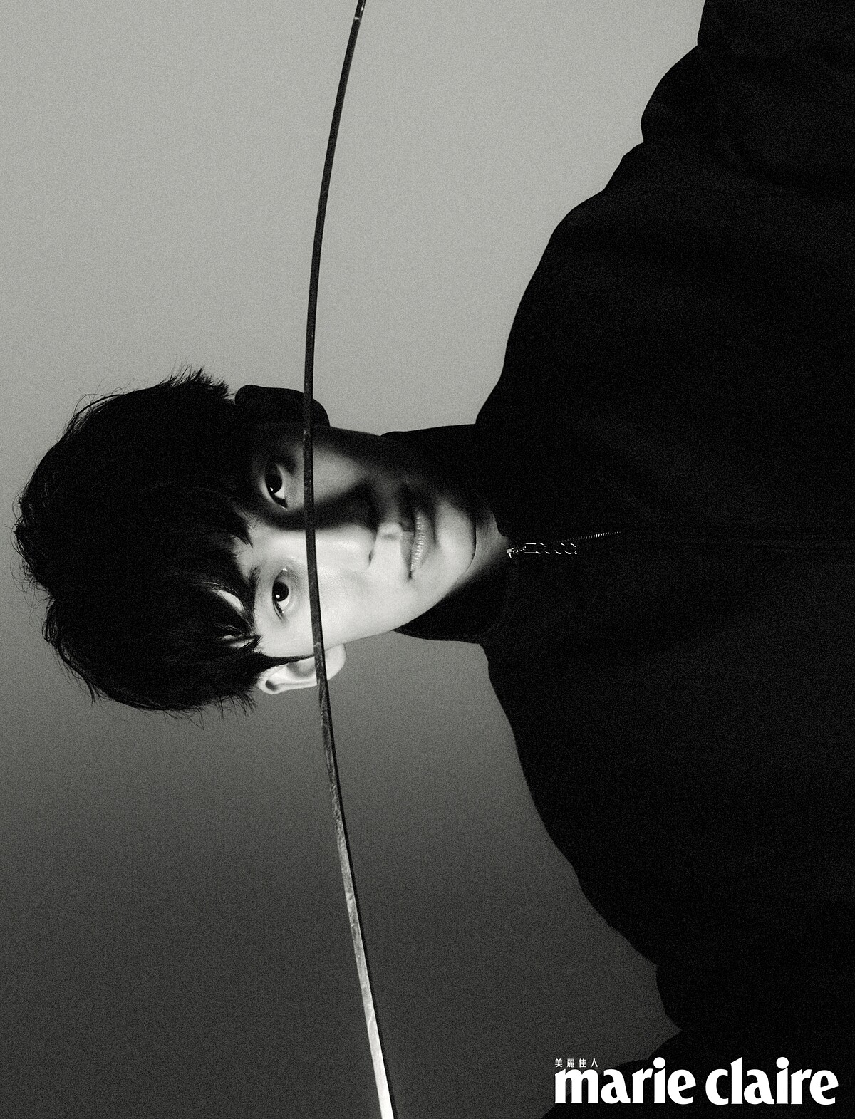 藍色羊毛刺繡拉鏈外套，Gucci。