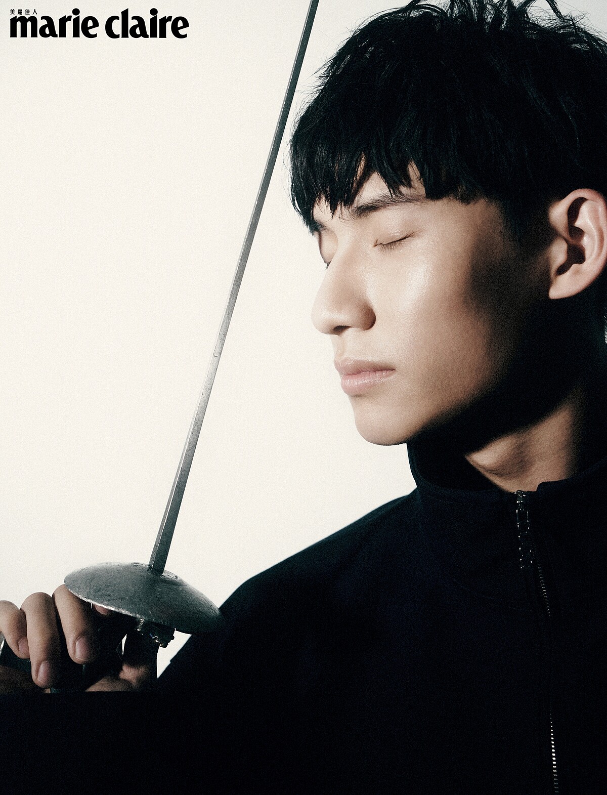 藍色羊毛刺繡拉鏈外套，Gucci。