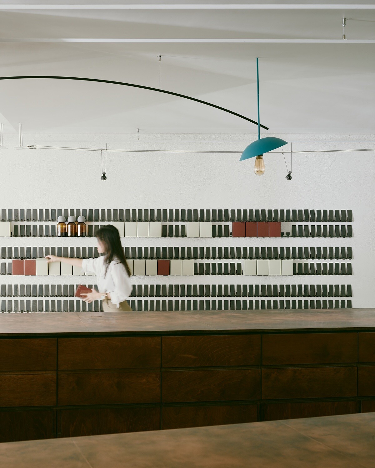 (beanroom) 是以吧檯為核心的開放空間。