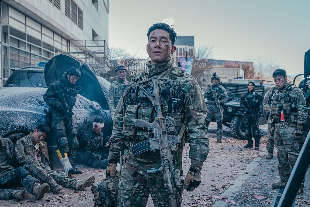 金武烈飾演金英厚。