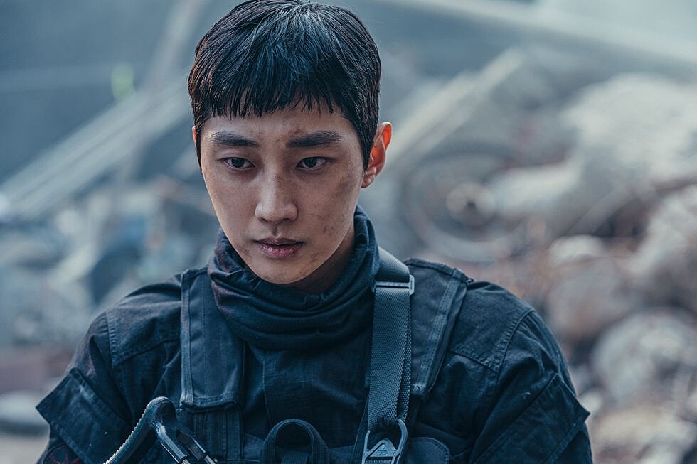 金武烈飾演金英厚。