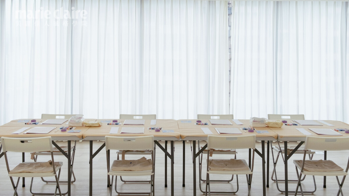 這場獨特的油畫棒體驗課程在美麗佳人風格學院的風格基地展開。