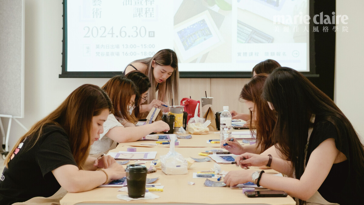 週末的午後，學員一起沉浸在繪畫的世界裡。
