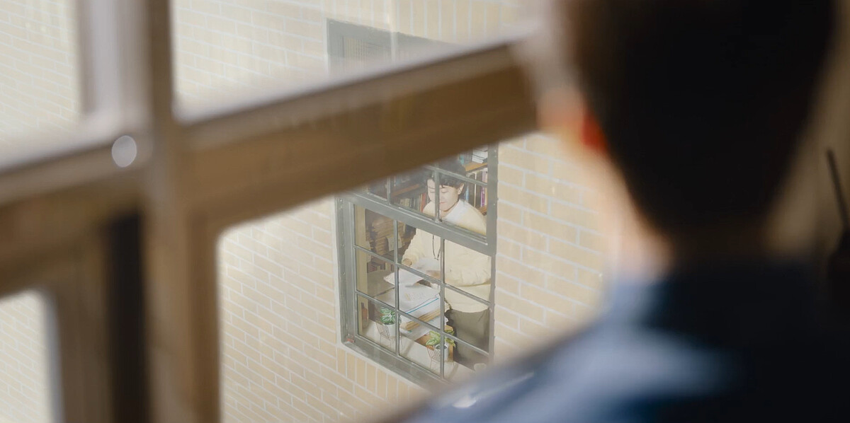 看著林順辦公日常，高原很開心，誓言要保護她